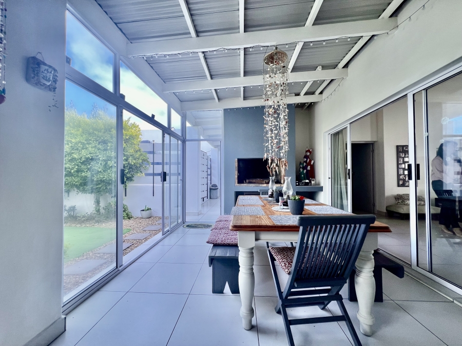 4 Bedroom Property for Sale in The Cove Western Cape